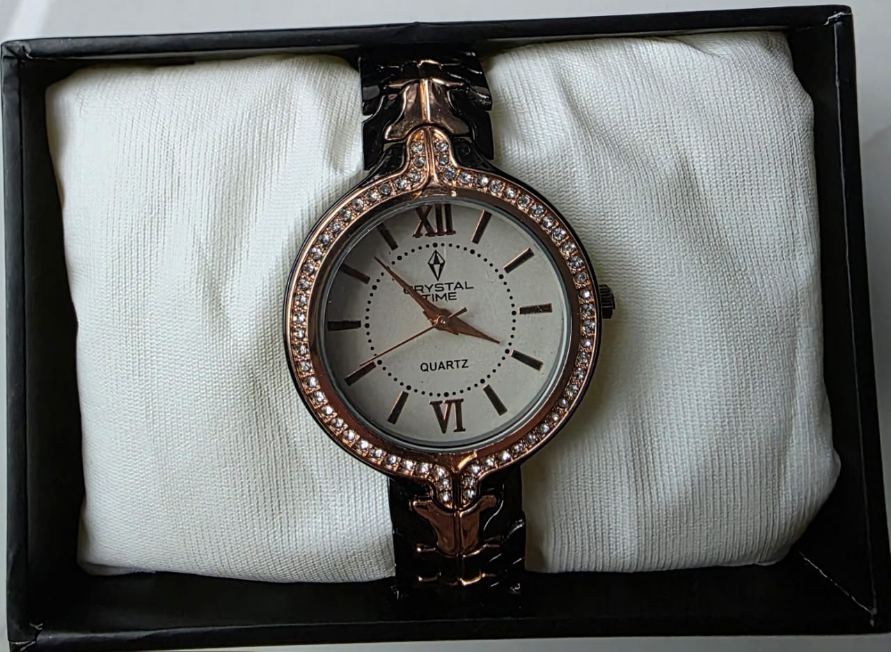 Elegant Rose Gold Crystal Time Watch with Roman Numerals & Crystal Bezel