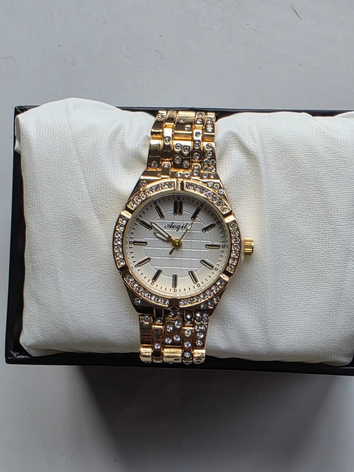 Luxurious Gold Crystal-Studded Watch - Angeli Premium Timepiece