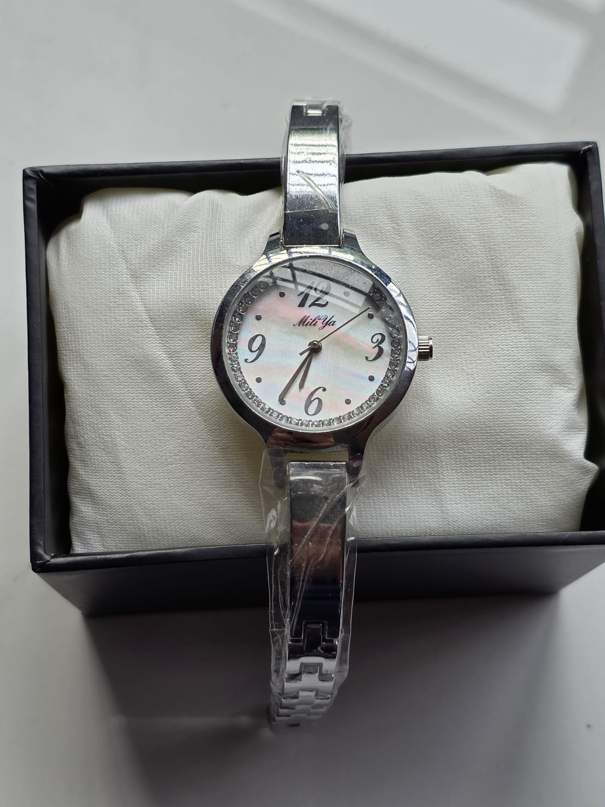 : Elegant Mili Wa Silver Watch with Mother-of-Pearl Dial & Crystal Bezel
