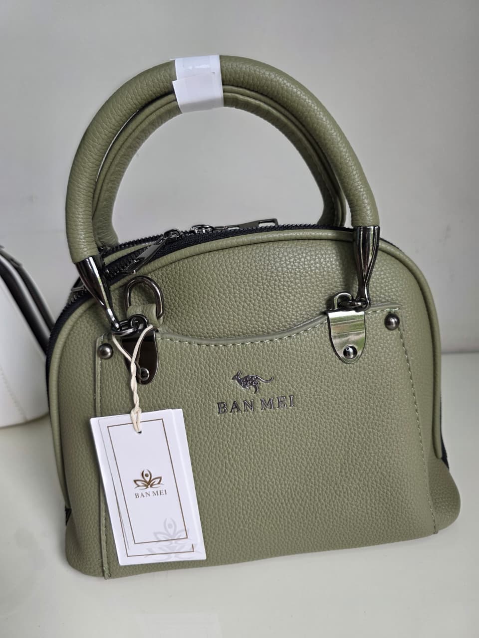 Elegant BAN MEI White Leather Handbag with Silver Hardware - Premium Tote Bag