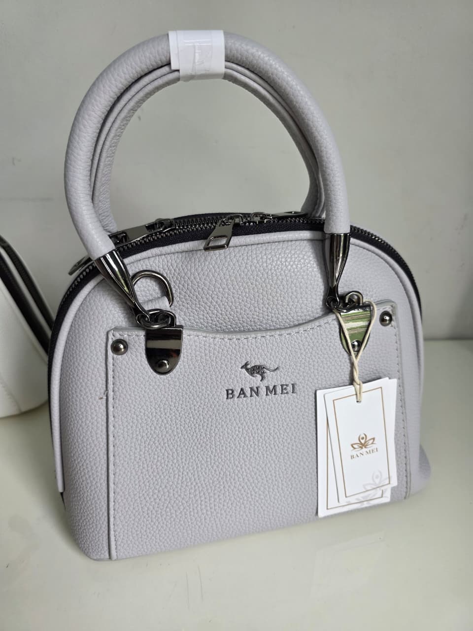 Elegant BAN MEI White Leather Handbag with Silver Hardware - Premium Tote Bag