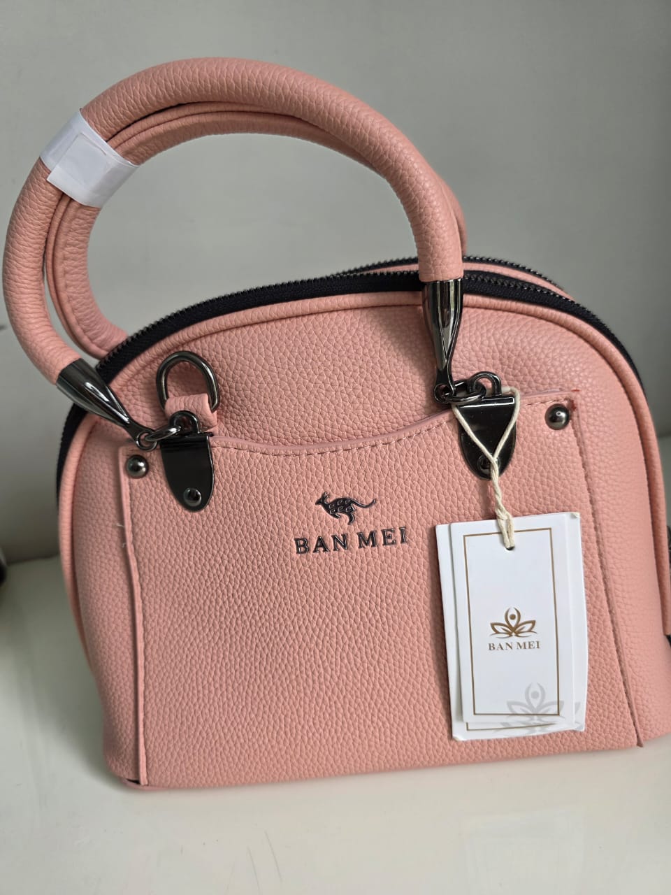 Elegant BAN MEI White Leather Handbag with Silver Hardware - Premium Tote Bag