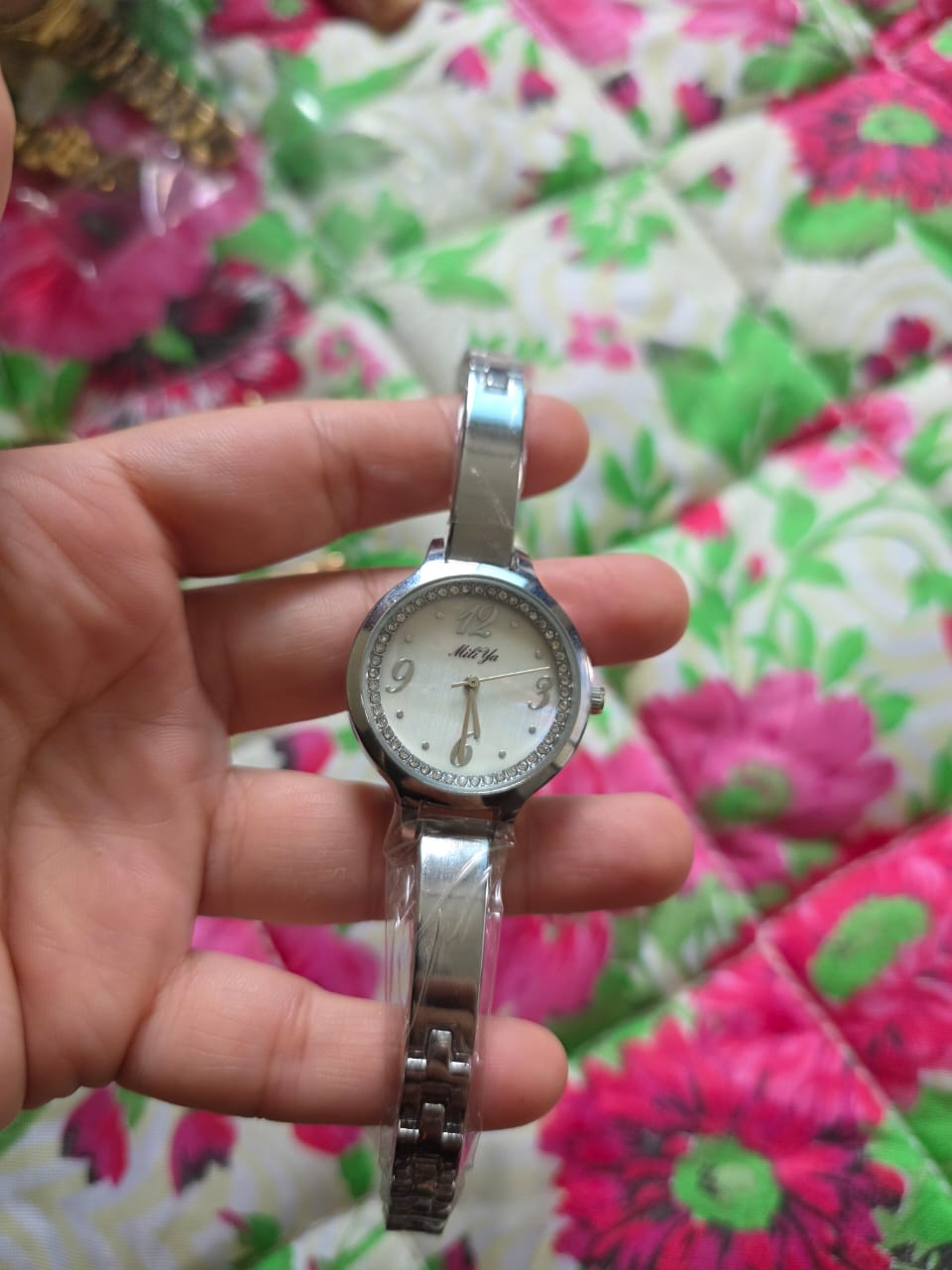 : Elegant Mili Wa Silver Watch with Mother-of-Pearl Dial & Crystal Bezel