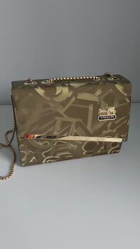 golden frozen Floral Pattern Clutch Bag with Gold Chain